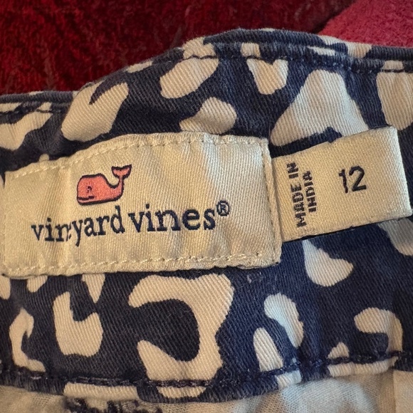 Vineyard Vines Blue/White Animal Print Shorts; Size 12 - Picture 12 of 13